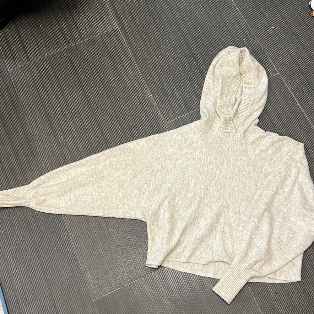 Hooded sweater cream Zara comfy and fashion!